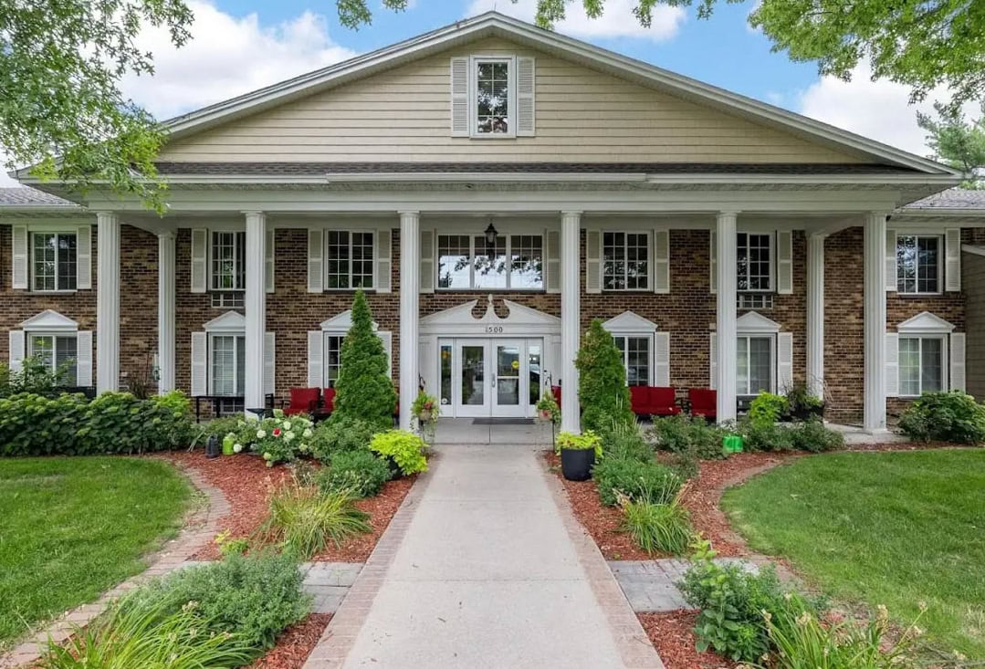 Location Better Living Brown Deer Gallery08 Cropped - Brown Deer Place